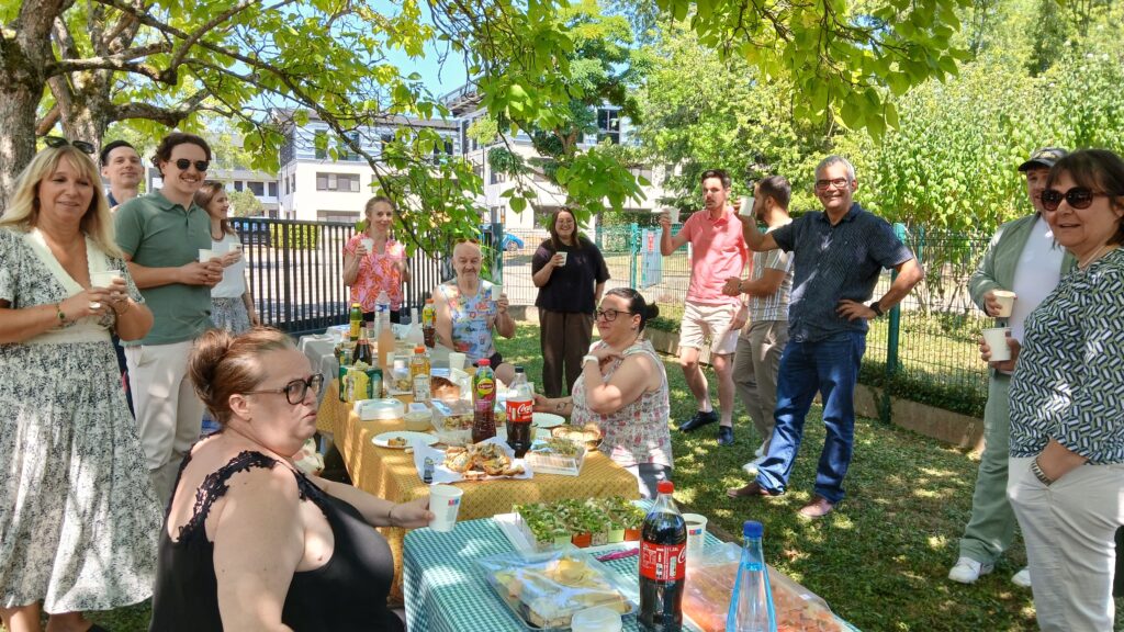 Lisez notre article de blog sur le déjeuner d'équipe Praxis avant les vacances !