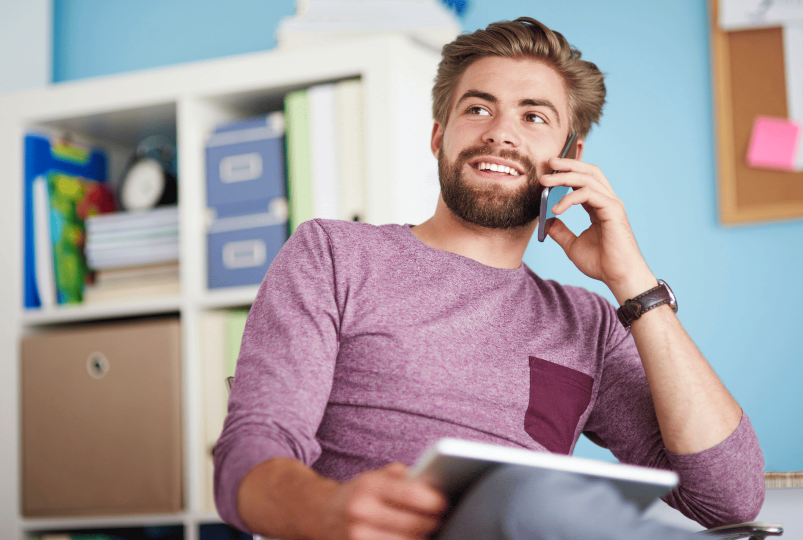 Consutant en satisfaction B2B écoutant un client (1)